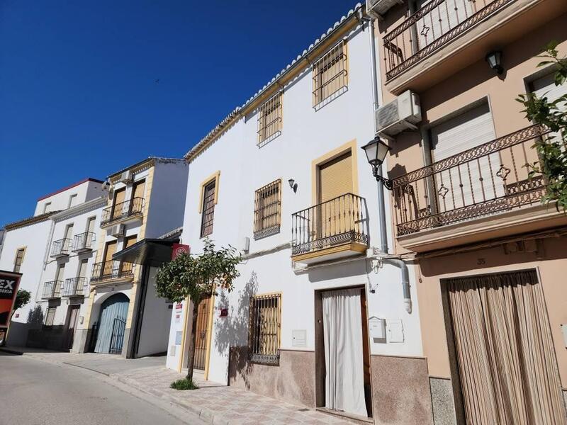 4 Schlafzimmer Stadthaus zu verkaufen