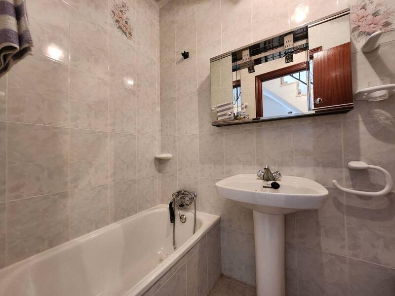 4 slaapkamer Gezinswoning Te koop