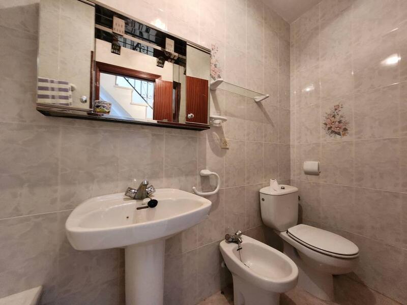 4 slaapkamer Gezinswoning Te koop