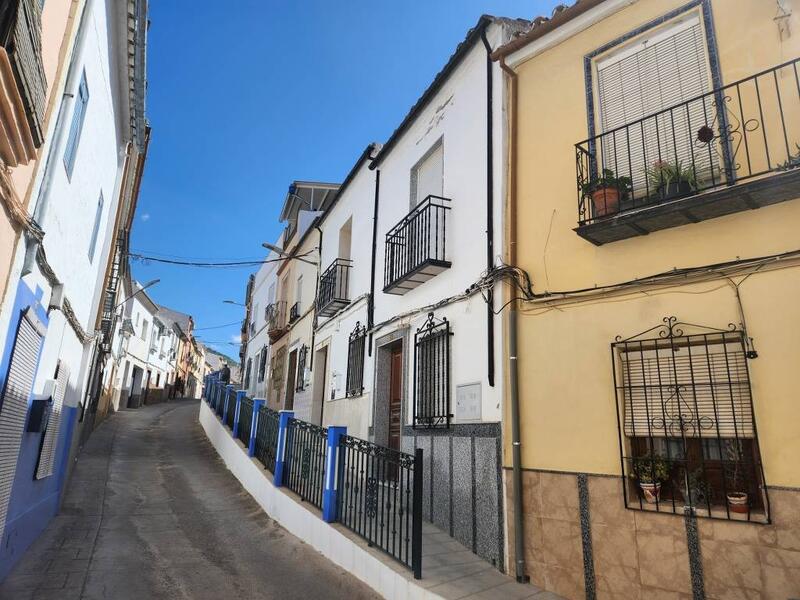 4 slaapkamer Gezinswoning Te koop