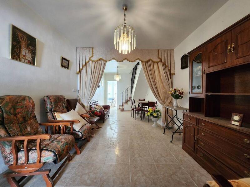 4 slaapkamer Gezinswoning Te koop