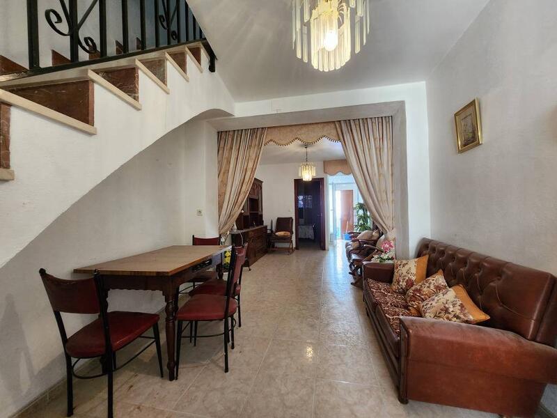 4 slaapkamer Gezinswoning Te koop