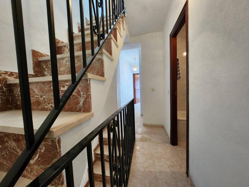 4 slaapkamer Gezinswoning Te koop