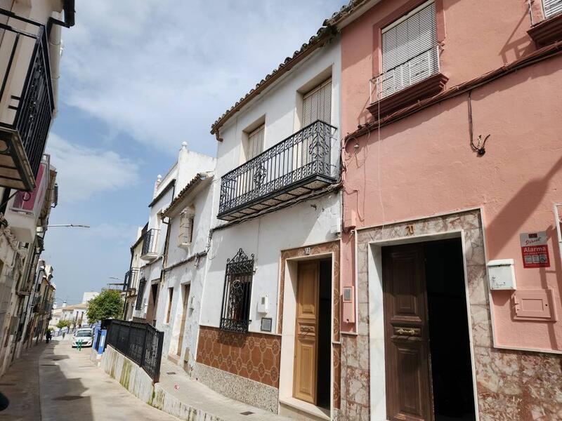 городская тюрьма продается в Rute, Córdoba