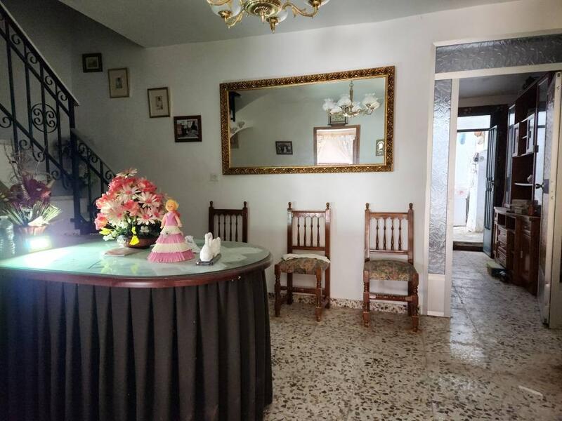 4 спальная комната городская тюрьма продается