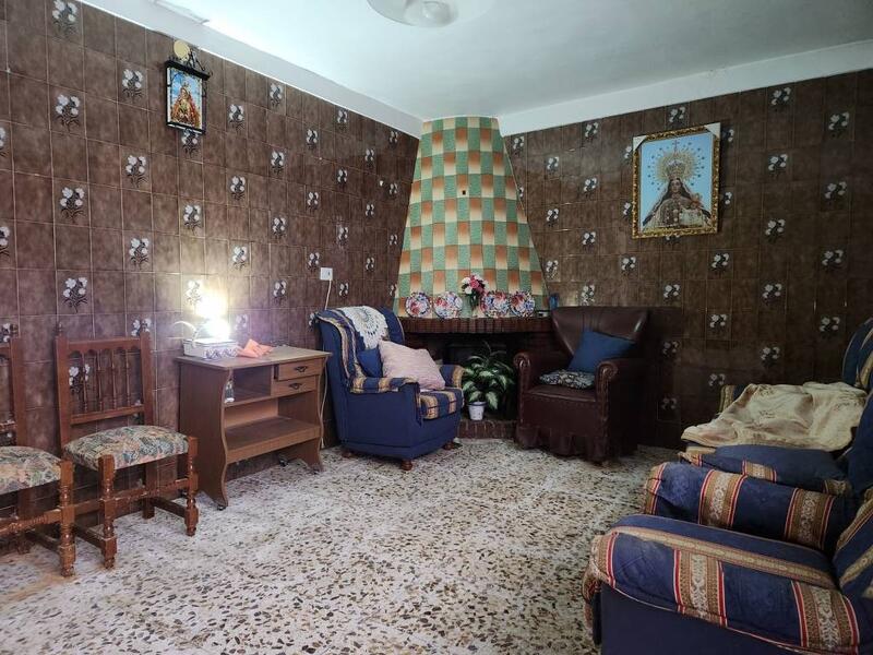 4 спальная комната городская тюрьма продается