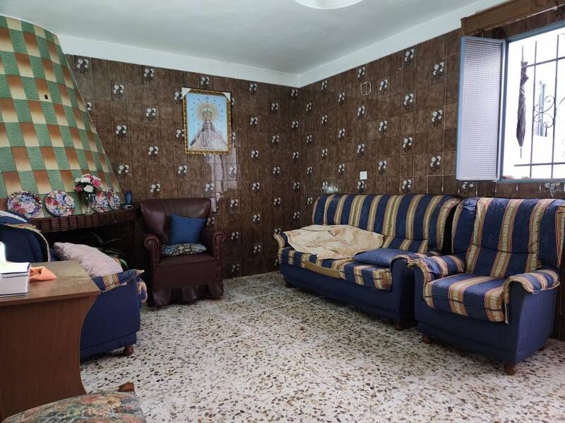 4 спальная комната городская тюрьма продается