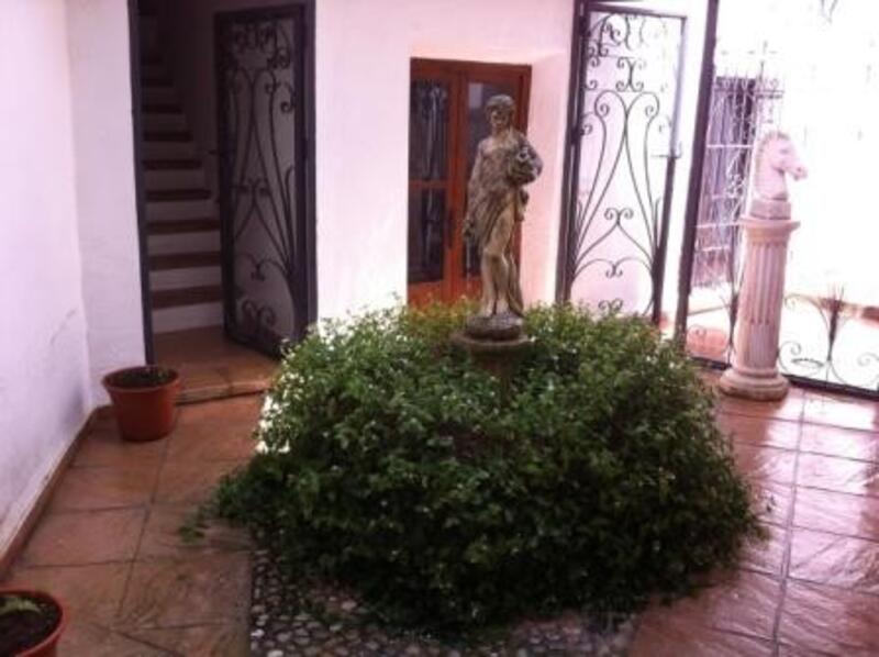 5 bedroom Country House for sale