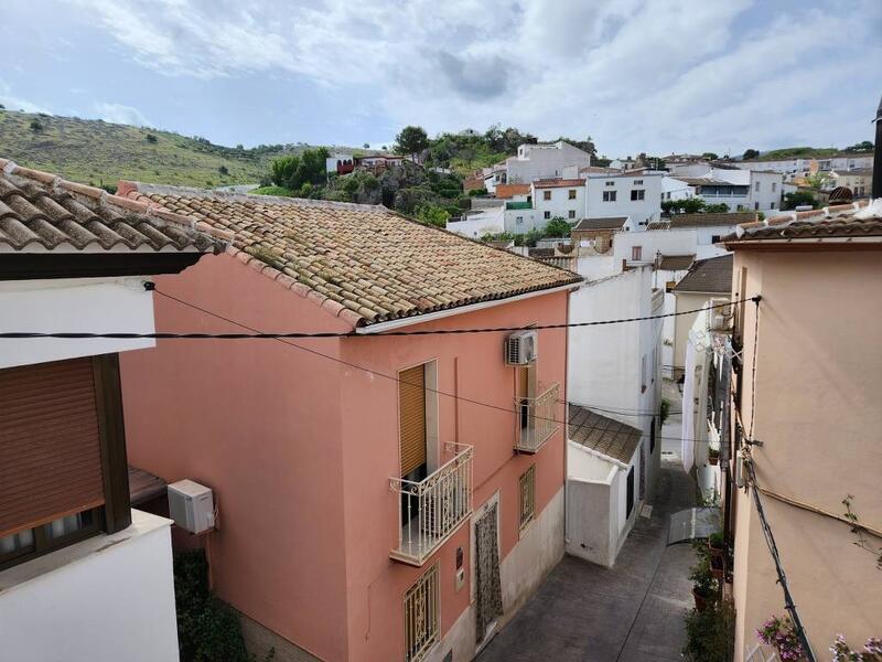 4 bedroom Townhouse for sale