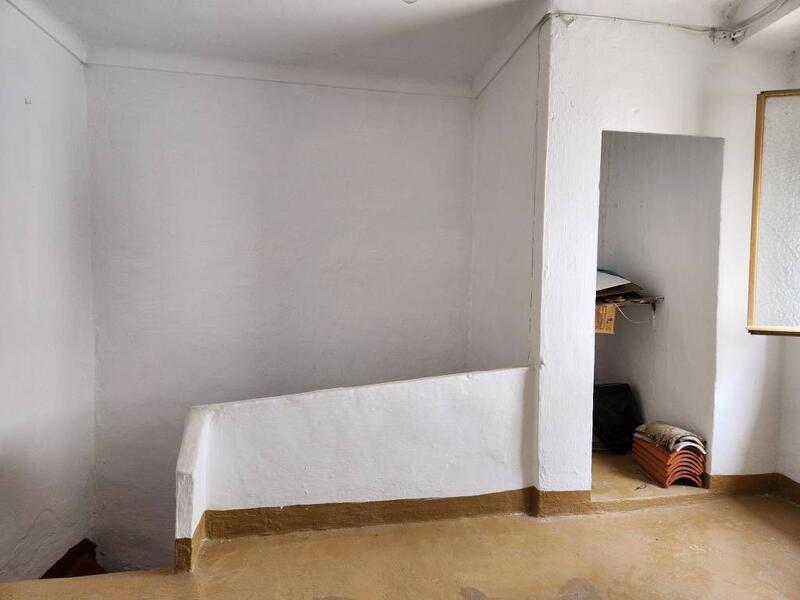 4 bedroom Townhouse for sale