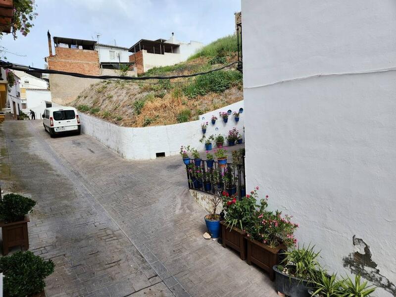 4 bedroom Townhouse for sale