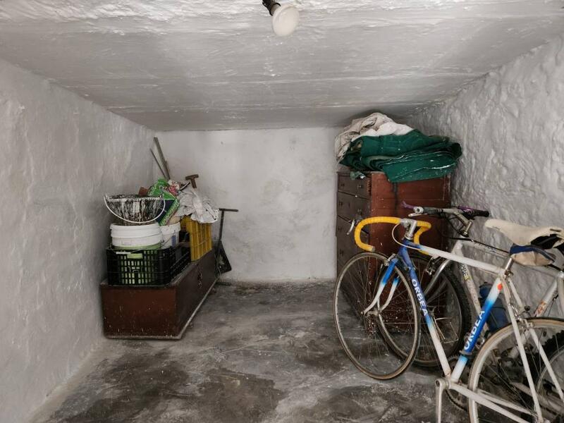 4 bedroom Townhouse for sale