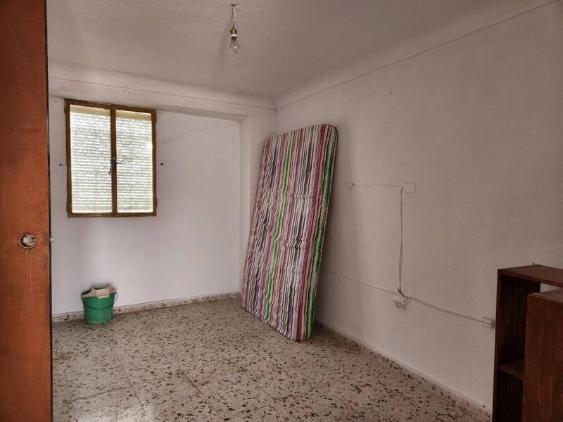 4 bedroom Townhouse for sale