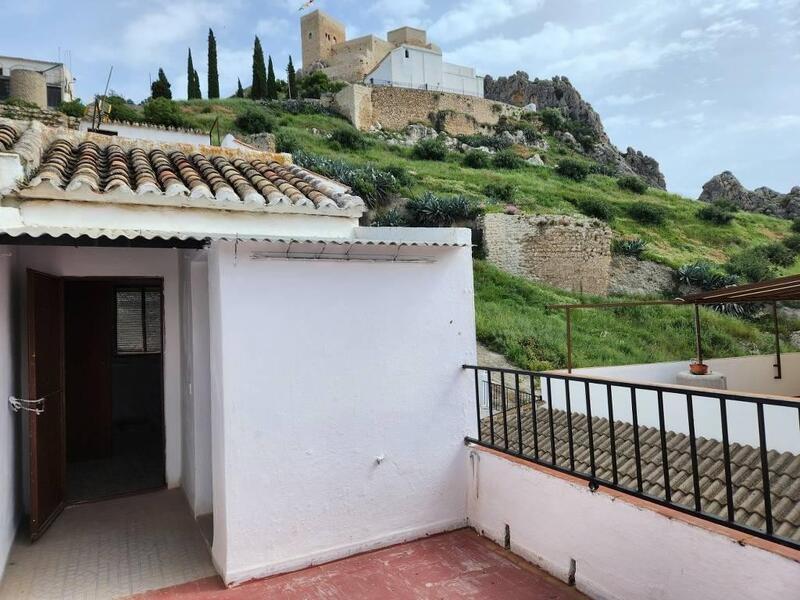 4 bedroom Townhouse for sale