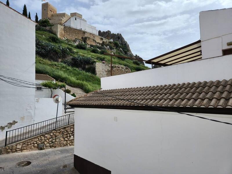 4 bedroom Townhouse for sale