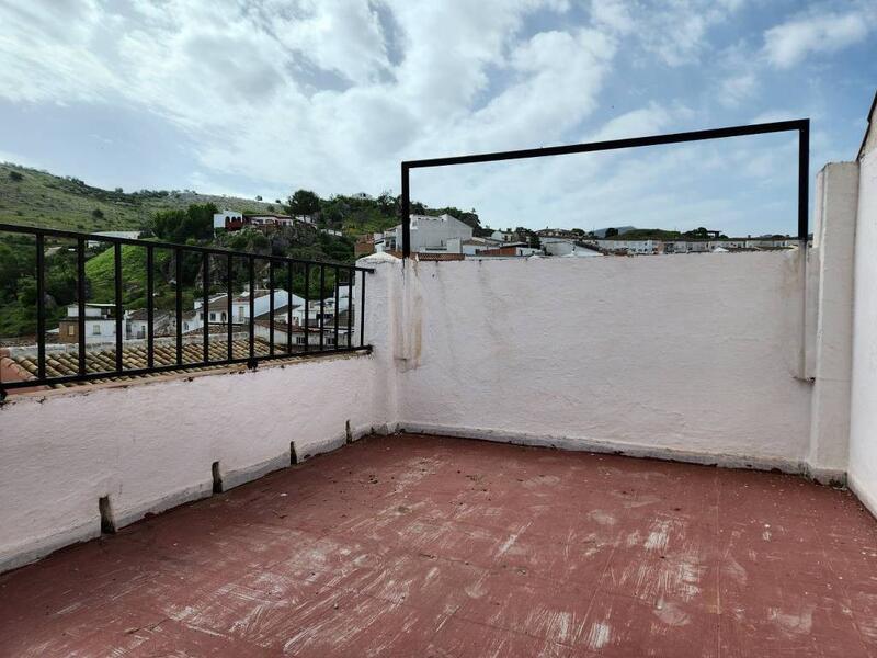 4 bedroom Townhouse for sale
