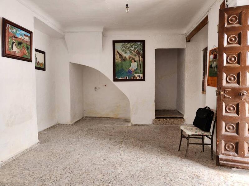 4 bedroom Townhouse for sale