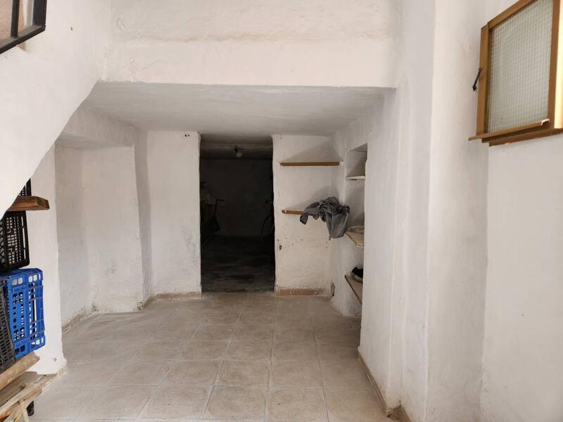 4 bedroom Townhouse for sale