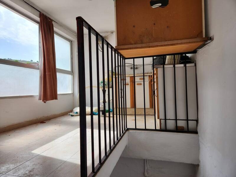 4 bedroom Townhouse for sale