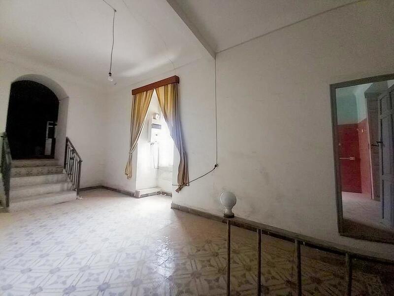 10 bedroom Townhouse for sale