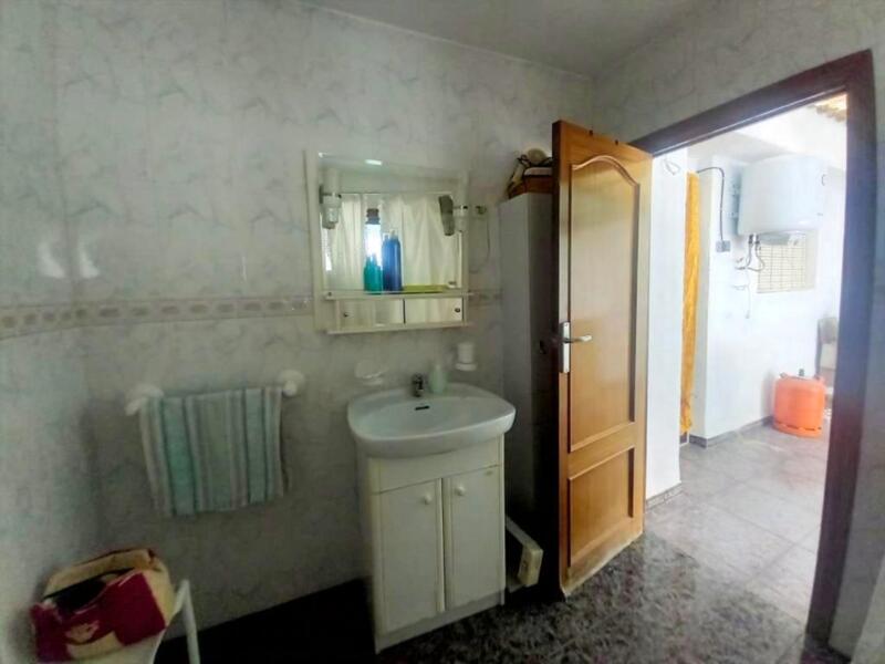 5 спальная комната городская тюрьма продается