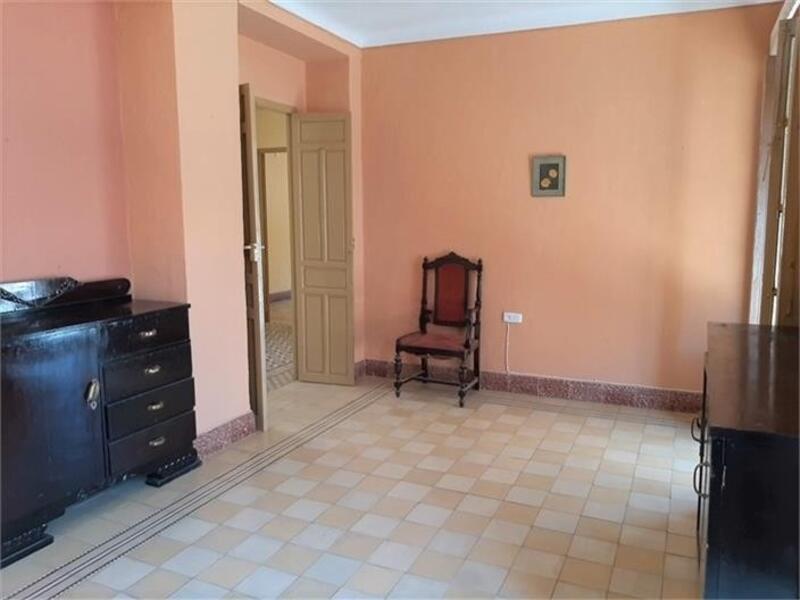9 bedroom Townhouse for sale