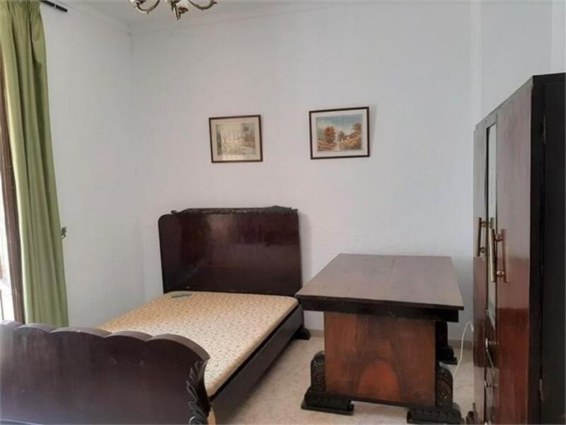 9 bedroom Townhouse for sale