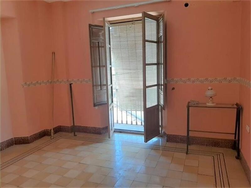 9 bedroom Townhouse for sale