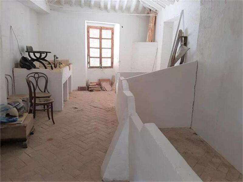 9 bedroom Townhouse for sale