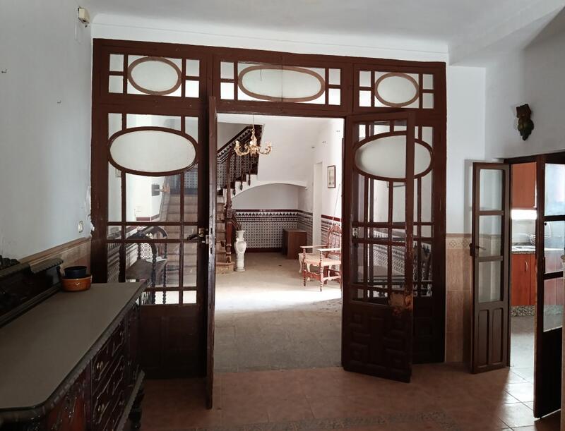 9 bedroom Townhouse for sale
