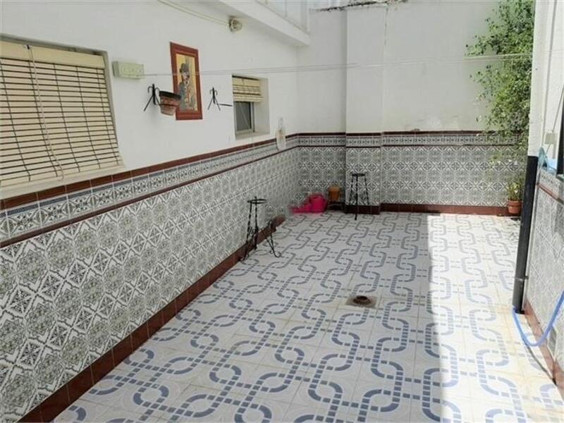 9 bedroom Townhouse for sale