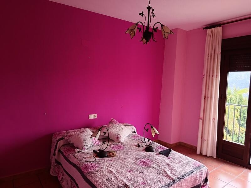 4 slaapkamer Landhuis Te koop 4 slaapkamer Landhuis Te koop