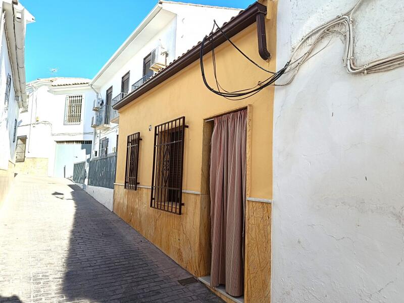 4 bedroom Townhouse for sale
