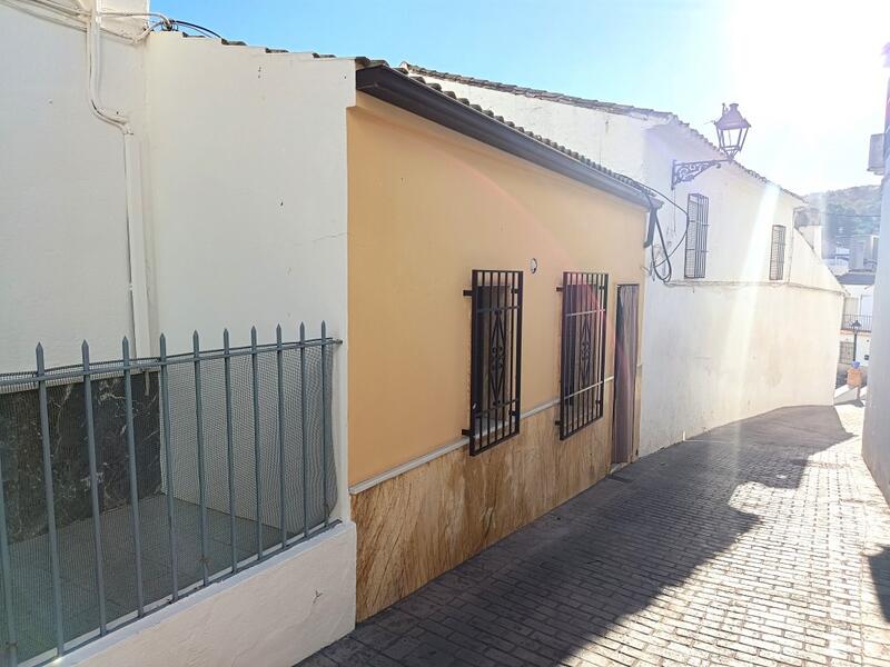 4 bedroom Townhouse for sale