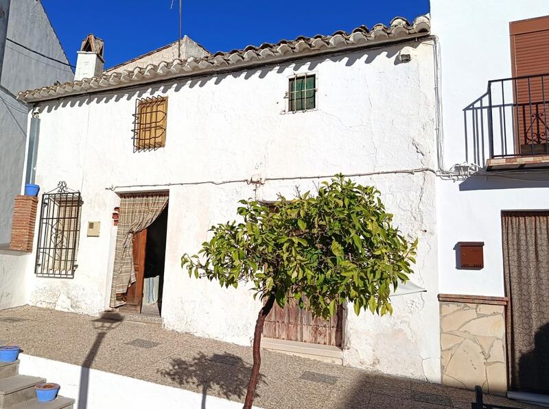 4 bedroom Townhouse for sale