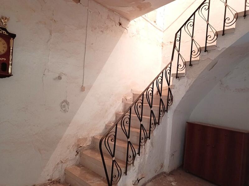 4 bedroom Townhouse for sale