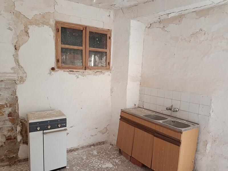 4 bedroom Townhouse for sale