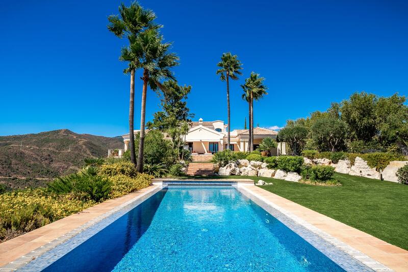 Villa for sale in Benahavis, Málaga