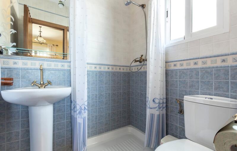 3 bedroom Country House for Long Term Rent