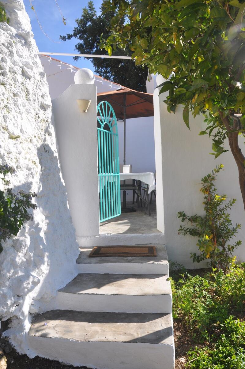 2 bedroom Country House for Long Term Rent