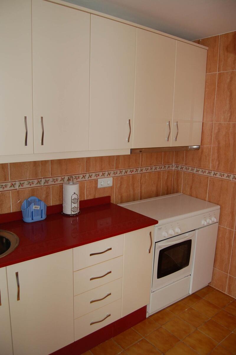 3 спальная комната городская тюрьма продается