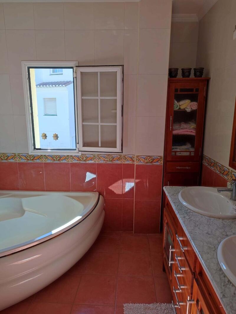 6 slaapkamer Gezinswoning Te koop