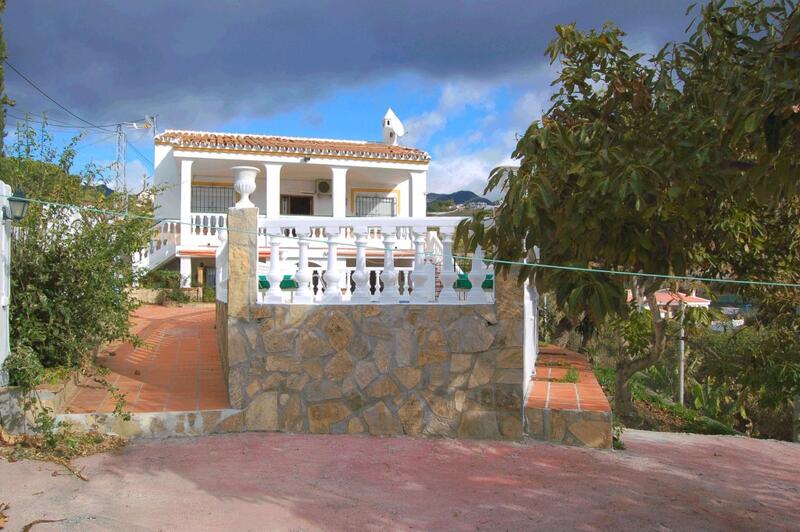 Villa à louer à long terme dans Frigiliana, Málaga