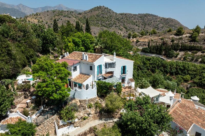 6 bedroom Villa for sale