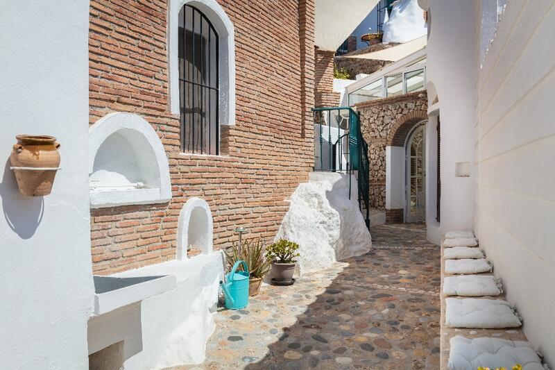 6 bedroom Villa for sale