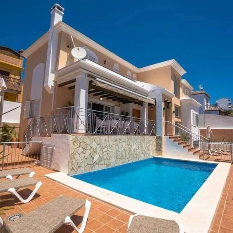 Villa zu verkaufen in Nerja, Málaga