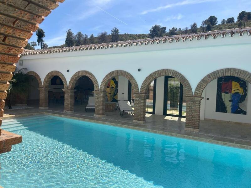 6 bedroom Villa for sale