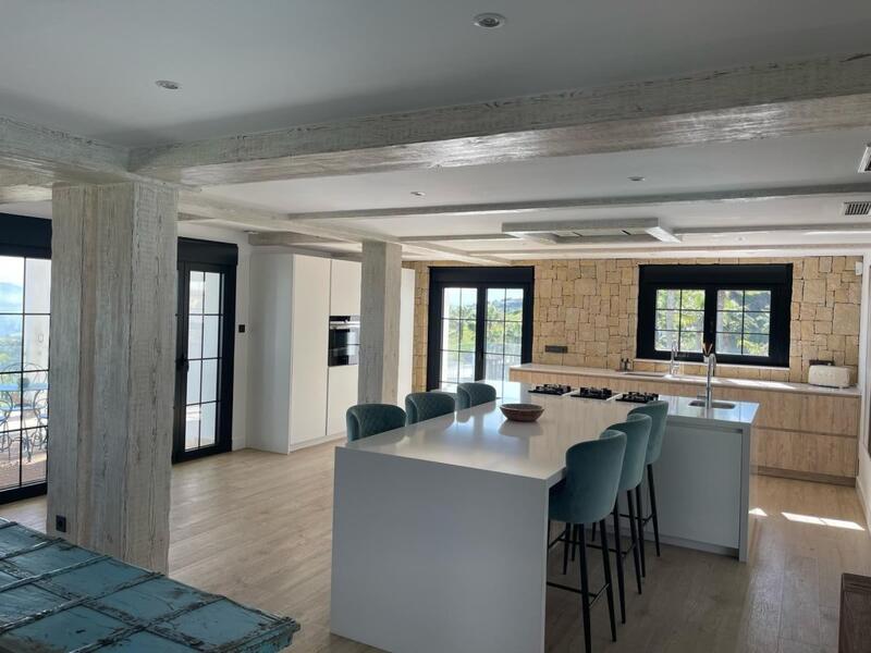 6 bedroom Villa for sale