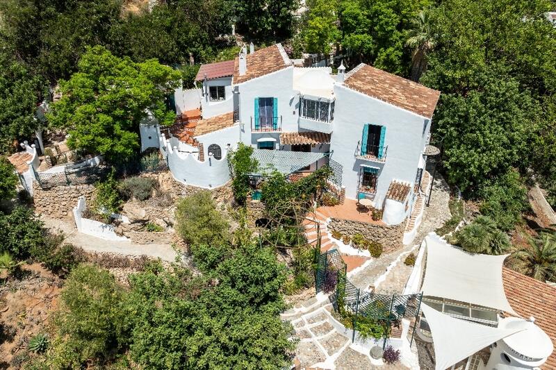 6 bedroom Villa for sale
