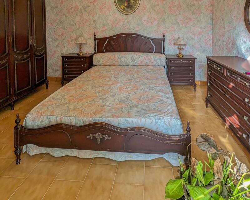 8 спальная комната вилла продается